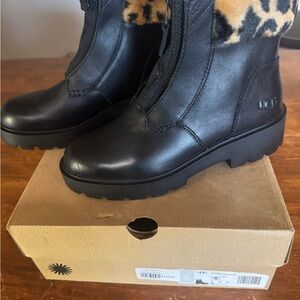 UGG Czeriesa panther print new with tag